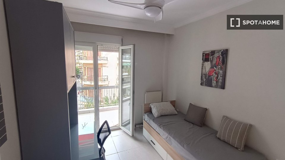 Double room Thessaloniki, 3 beds, 70m² — photo 1