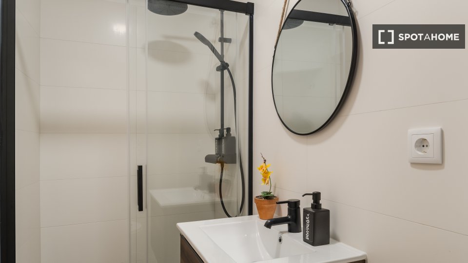 Double room Lisbon, 6 beds — photo 48
