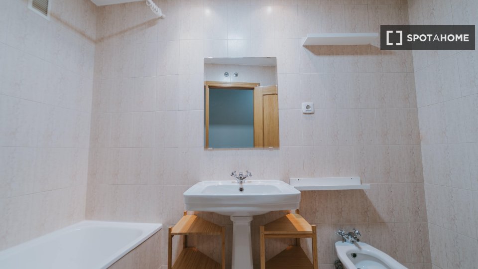 Double room Madrid, 4 beds — photo 4