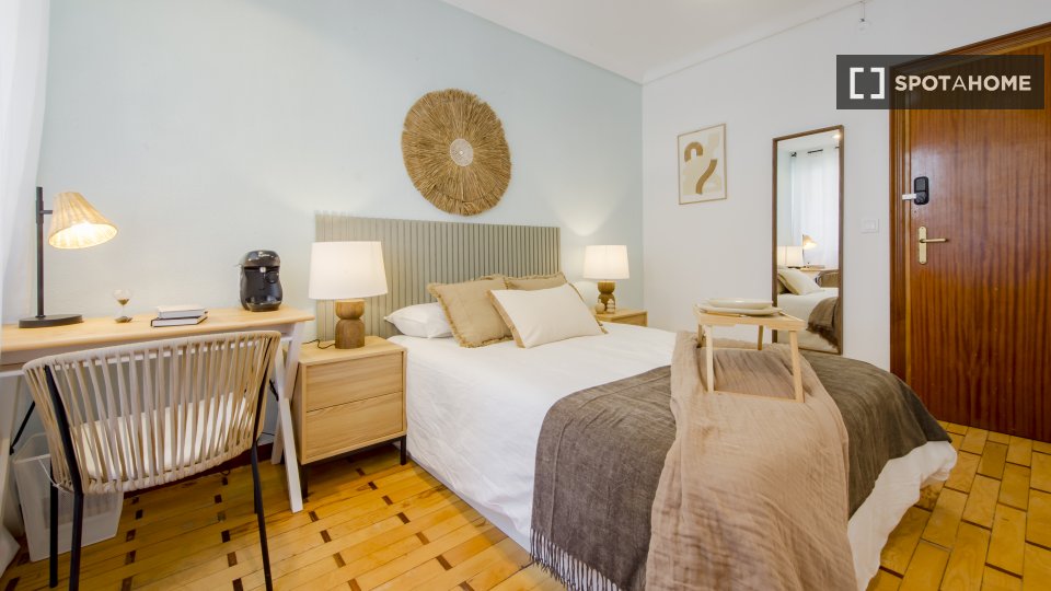 Double room Madrid, 7 beds, 135m² — photo 2