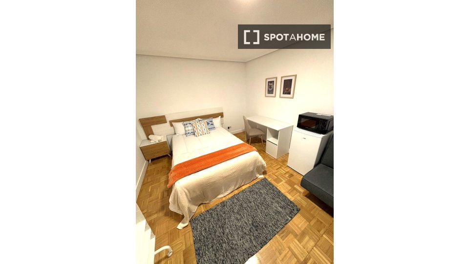 Double room Madrid, 8 beds, 170m² — photo 11