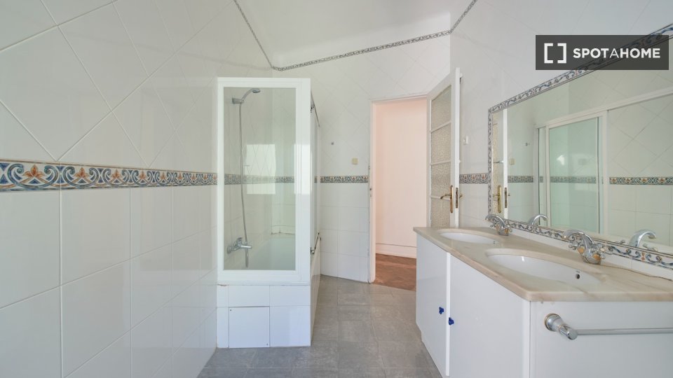 Double room Lisbon, 7 beds — photo 9