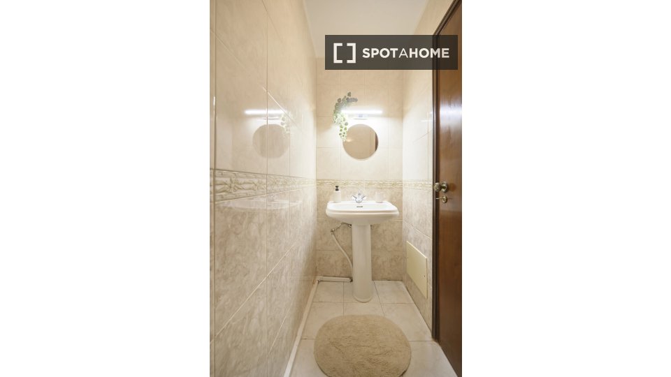 Double room Lisbon, 5 beds — photo 10