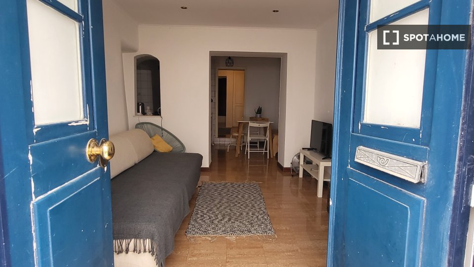Apartment Lisbon, 2 beds, 53m² — photo 2
