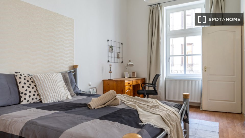 Double room Budapest, 3 beds, 80m² — photo 18