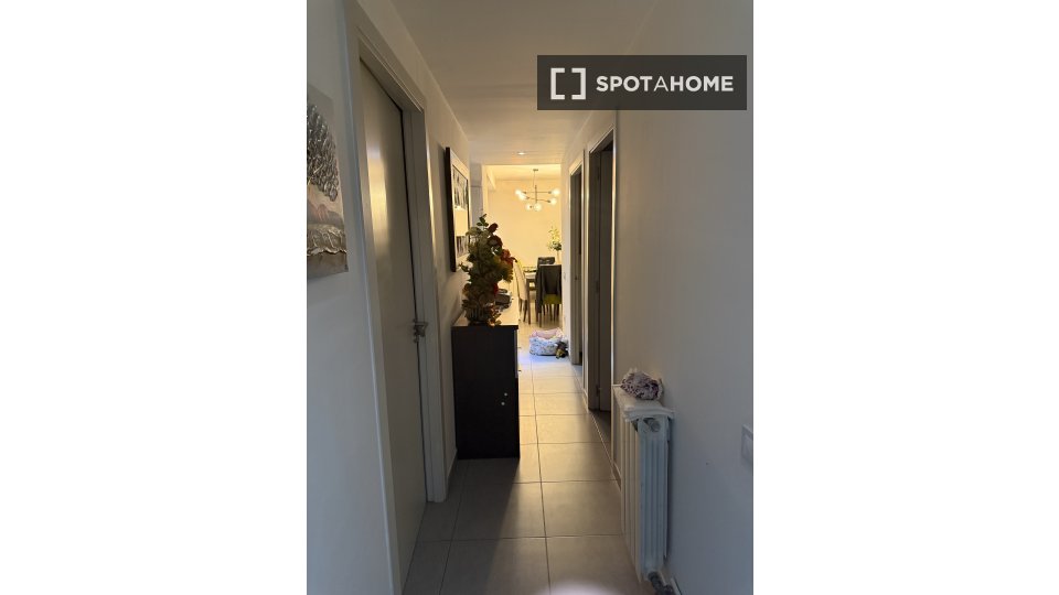Double room Barcelona, 3 beds, 80m² — photo 3