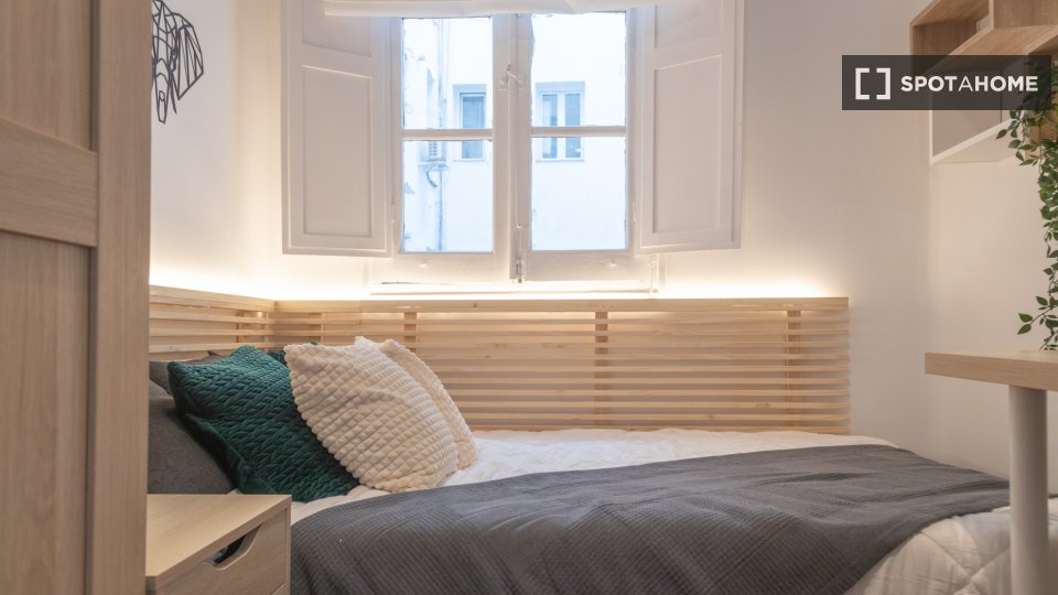 Double room Madrid, 5 beds — photo 13