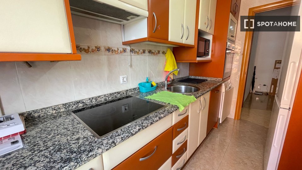 Double room Madrid, 3 beds — photo 18
