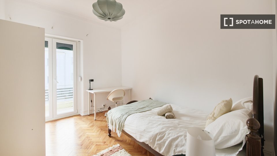 Double room Lisbon, 6 beds — photo 8