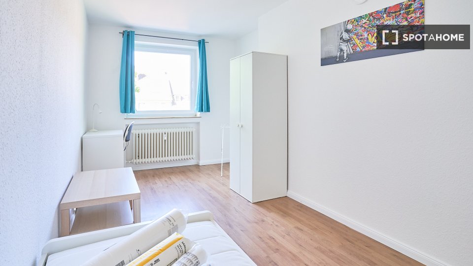 Double room Dusseldorf, 5 beds, 98m² — photo 2