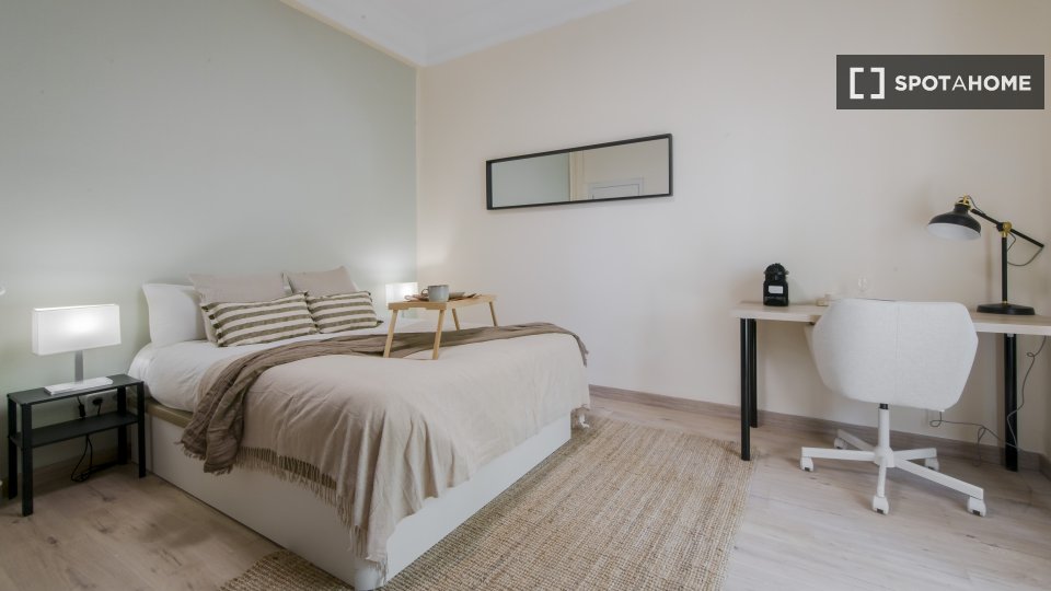 Double room Madrid, 7 beds, 200m² — photo 10