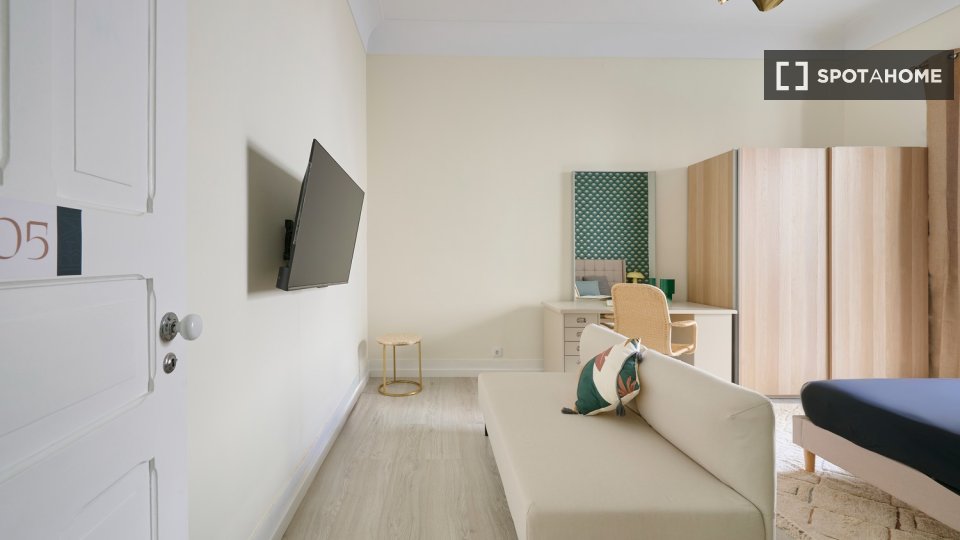 Double room Lisbon, 5 beds — photo 21