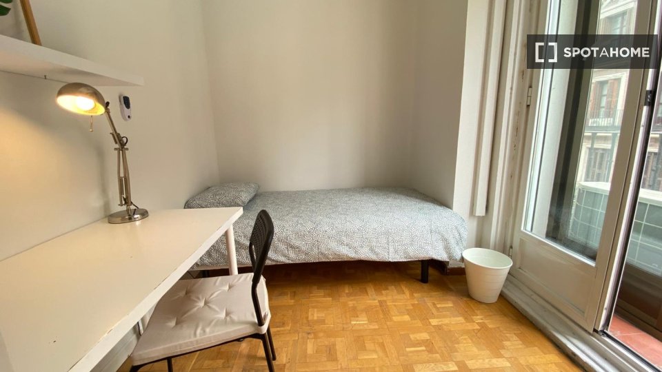 Double room Madrid, 7 beds — photo 17