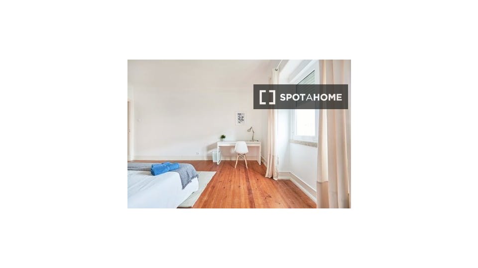 Double room Lisbon, 5 beds — photo 7