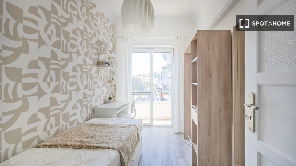 Double room Lisbon, 4 beds — photo 10