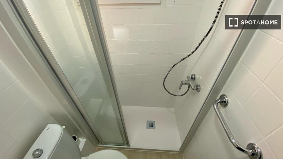 Double room Madrid, 4 beds — photo 7