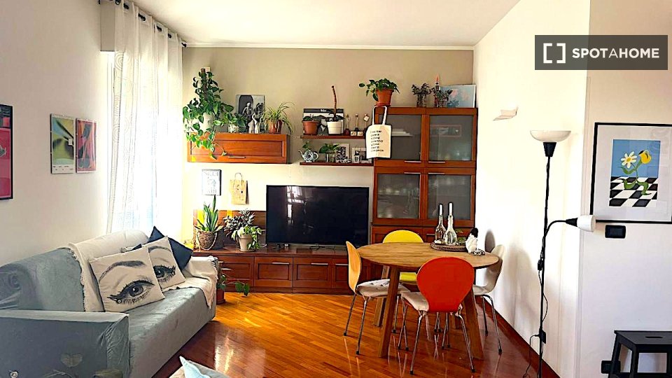 Double room Genoa, 3 beds, 93m² — photo 12