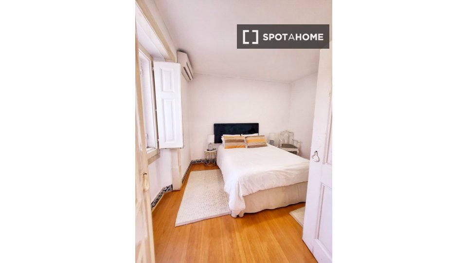 Apartment Lisbon, 2 beds, 100m² — photo 8