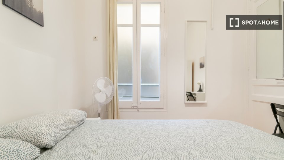 Double room Barcelona, 19 beds, 320m² — photo 4