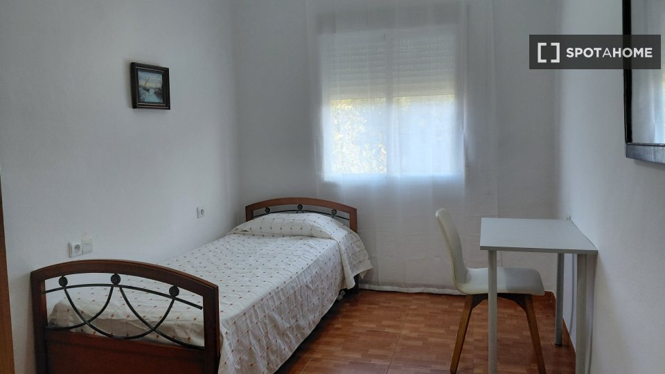 Stanza in appartamento condiviso in affitto a Benicalap, Valencia - in Valencia