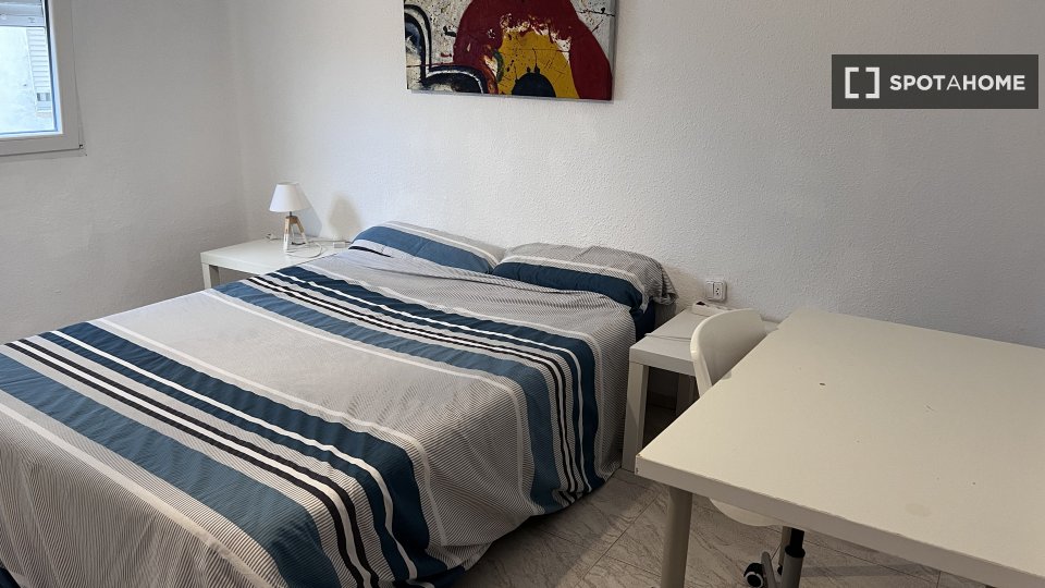 Double room Valencia, 3 beds, 85m² — photo 26