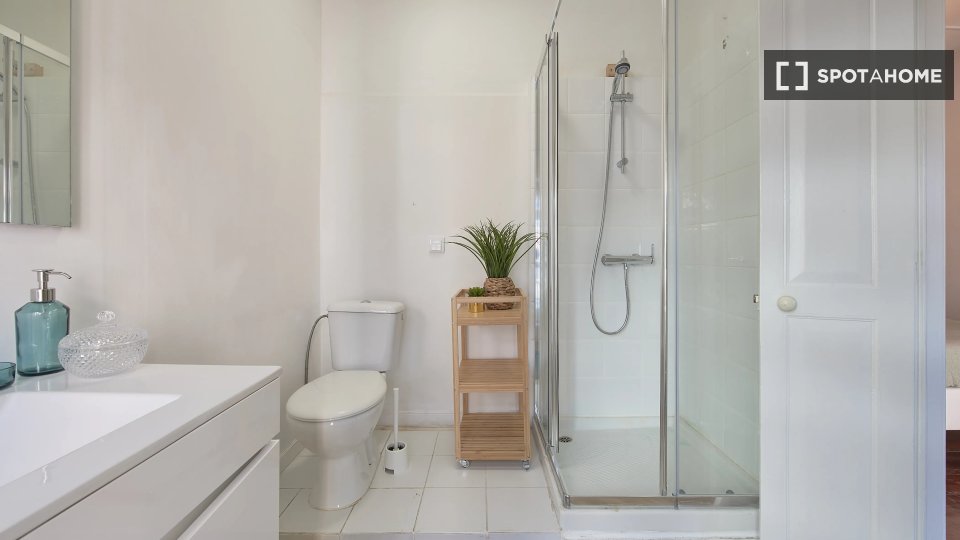 Double room Lisbon, 13 beds — photo 14