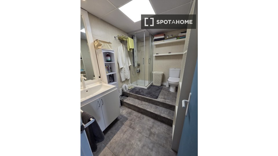 Double room Madrid, 2 beds, 75m² — photo 8