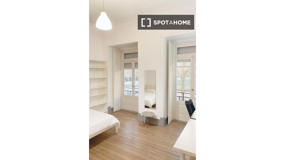 Double room Lisbon, 6 beds — photo 44
