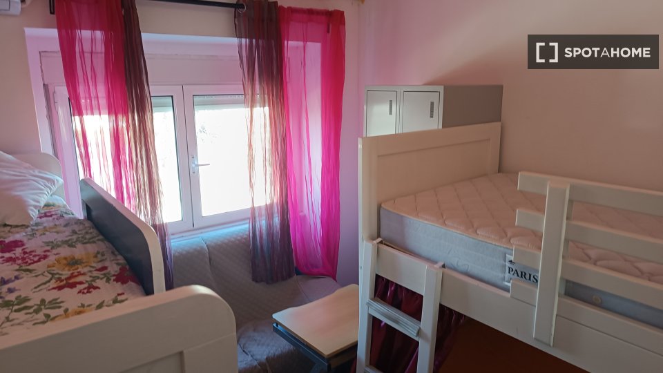 Double room Lisbon, 3 beds, 90m² — photo 15