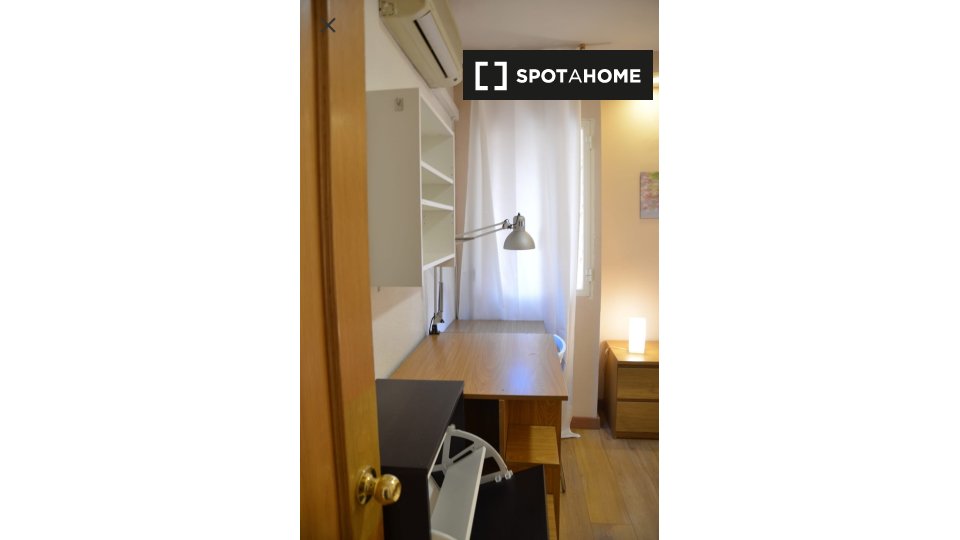 Double room Madrid, 4 beds, 70m² — photo 2