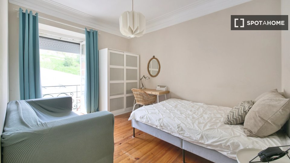 Double room Lisbon, 4 beds — photo 11
