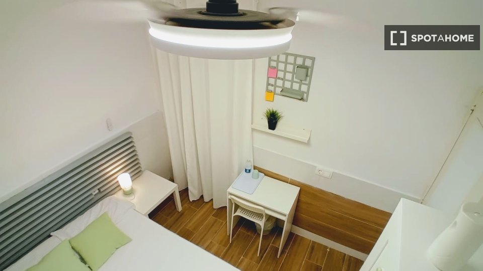Double room Barcelona, 4 beds, 65m² — photo 32