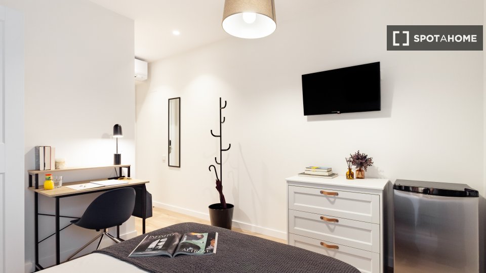 Double room Barcelona, 12 beds, 360m² — photo 16