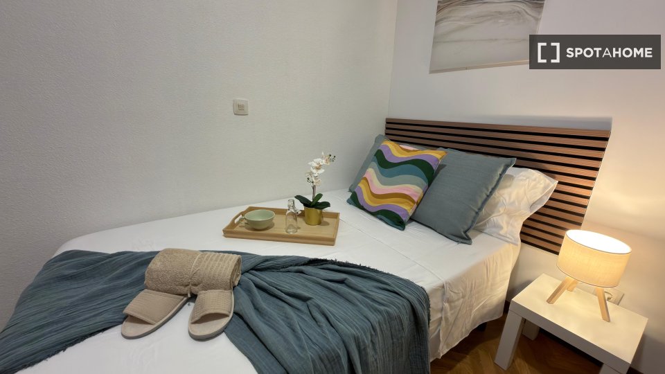 Double room Madrid, 5 beds, 100m² — photo 6