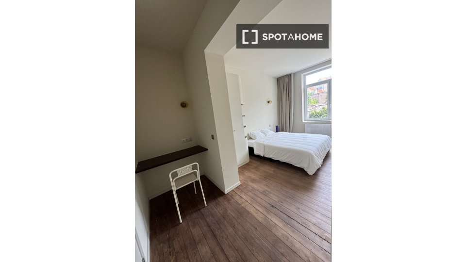 Double room Brussels, 3 beds, 95m² — photo 17