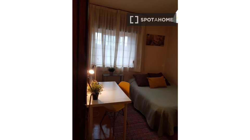 Double room Santiago_De_Compostela, 3 beds — photo 14