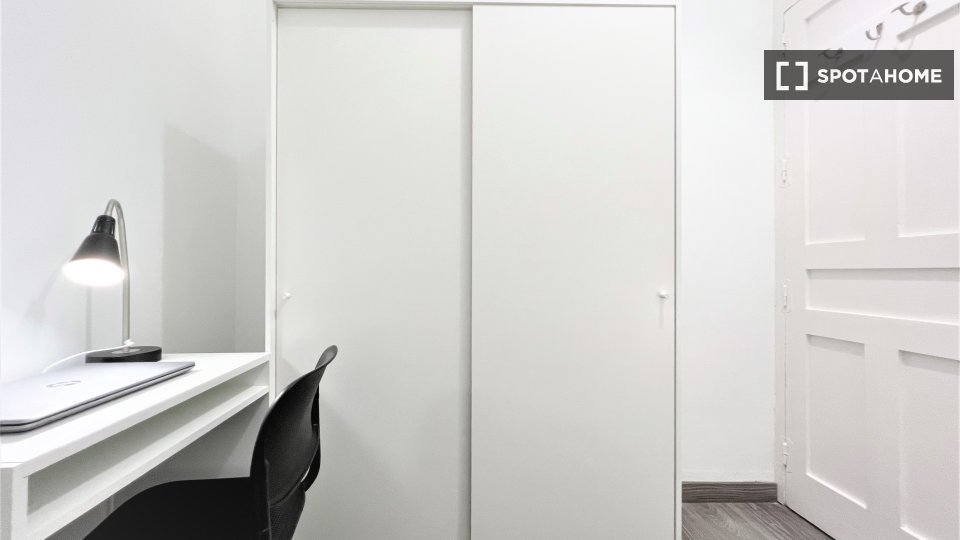 Double room Madrid, 6 beds, 100m² — photo 3