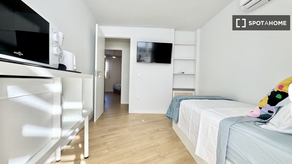 Double room Madrid, 8 beds, 164m² — photo 16
