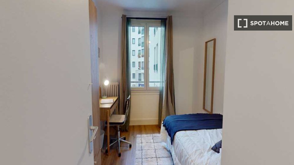 Double room Paris, 5 beds, 110m² — photo 11