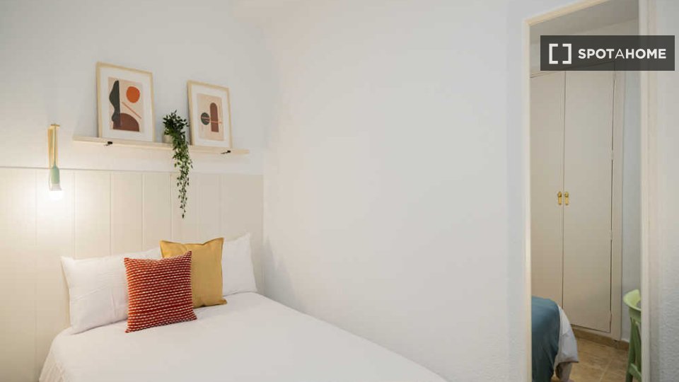 Double room Madrid, 25 beds — photo 44