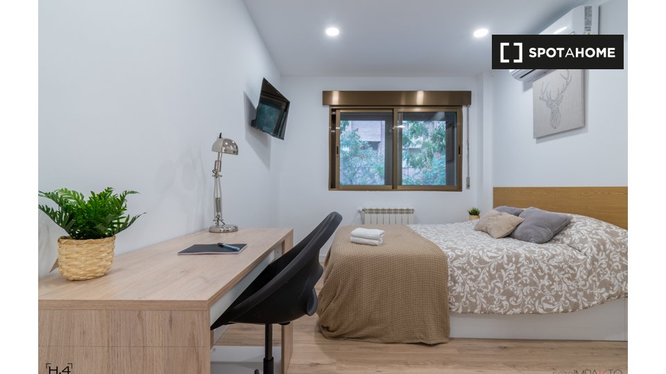 Double room Madrid, 4 beds, 100m² — photo 3