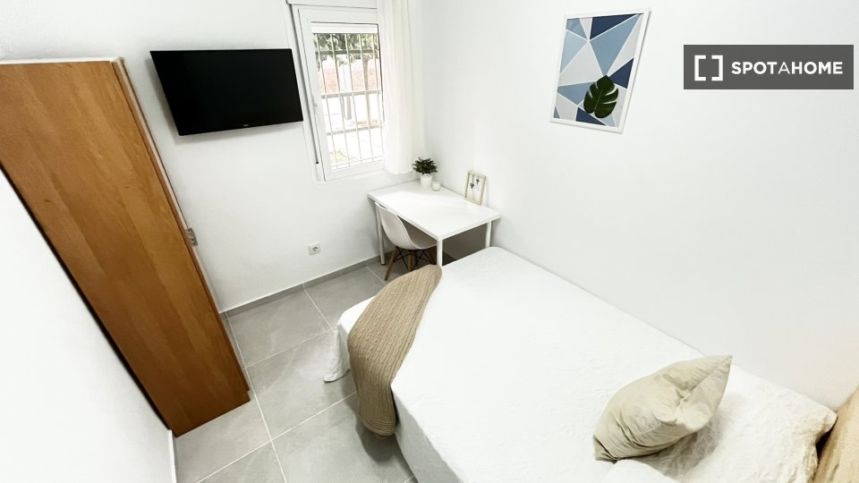 Habitación en piso compartido de 4 habitaciones en alquiler en Las Avenidas