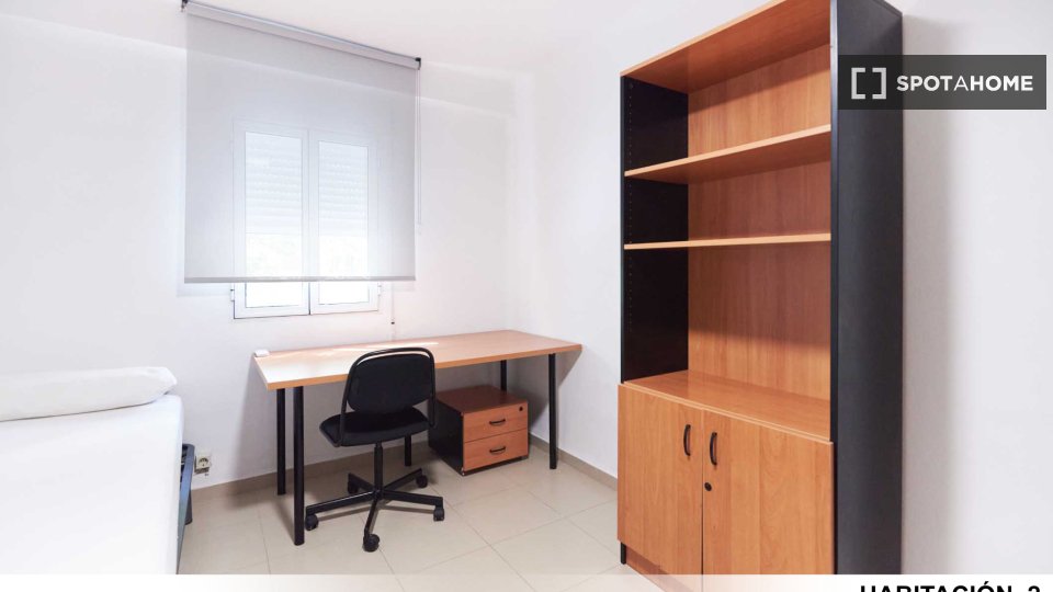 Double room Seville, 3 beds — photo 24