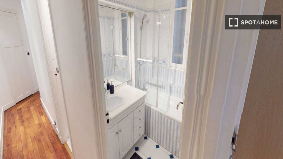 Double room Paris, 5 beds, 120m² — photo 17