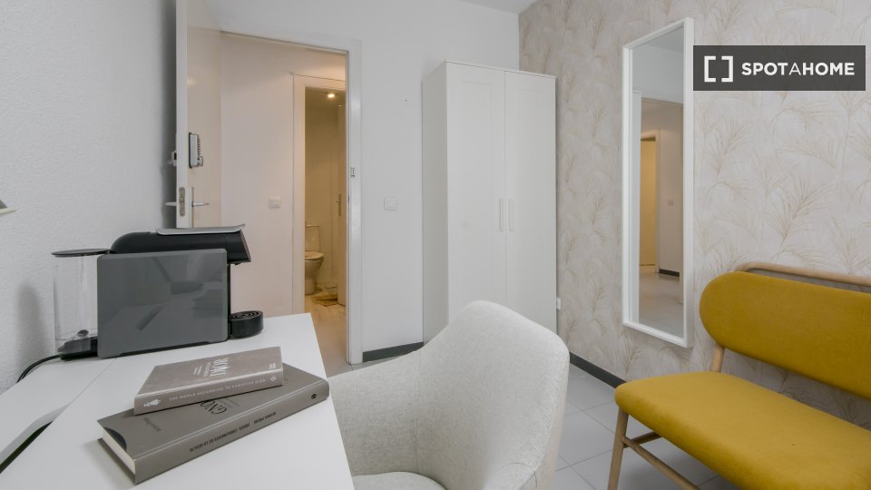 Double room Madrid, 5 beds — photo 28