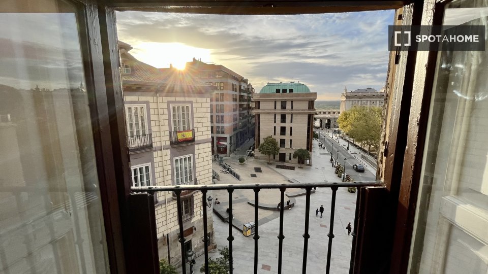 Double room Madrid, 5 beds — photo 20