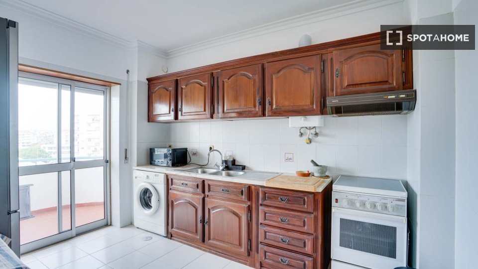 Apartment Lisbon, 2 beds, 69m² — photo 8