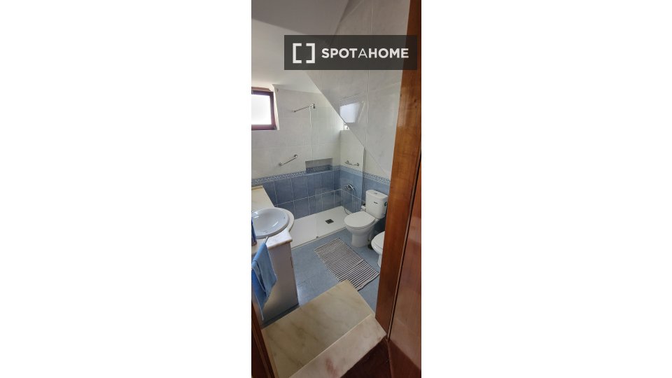 Double room Lisbon, 1 bed — photo 10