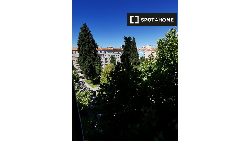 Double room Lisbon, 5 beds — photo 15