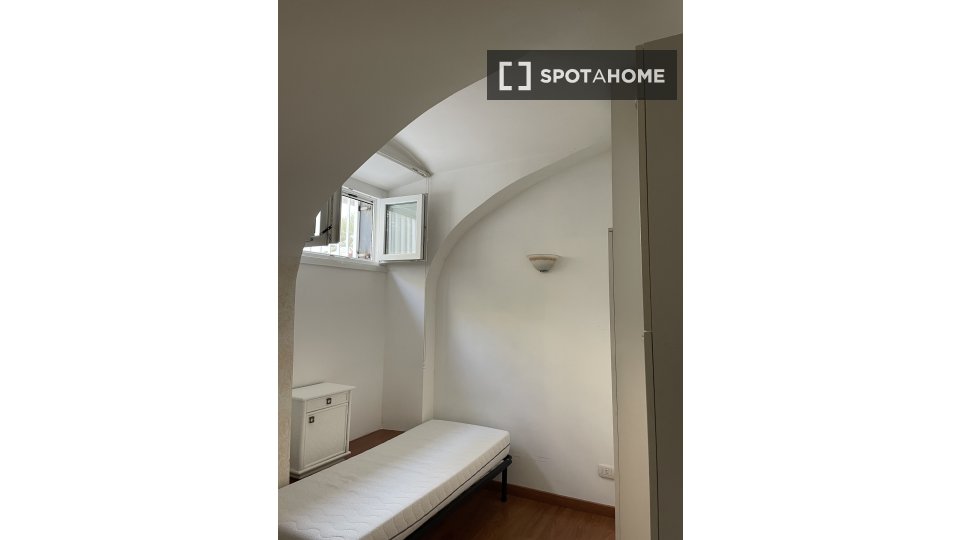 Double room Rome, 3 beds, 80m² — photo 7